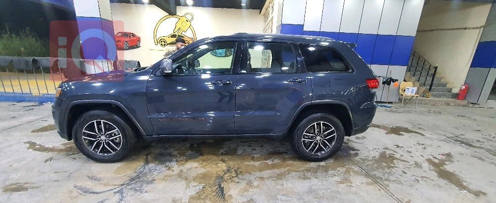 جیپ گراند شیرۆکی